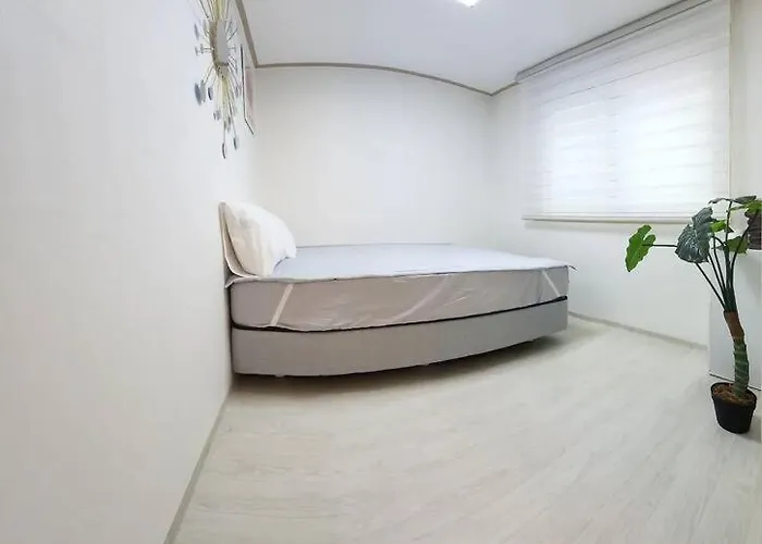 K-4 넓은 공간,3br,4층,엘리베이터 No,홍대, 신촌,루프탑 K4 *