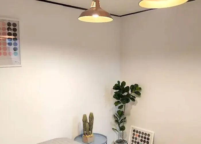 K-4 넓은 공간,3br,4층,엘리베이터 No,홍대, 신촌,루프탑 K4 *