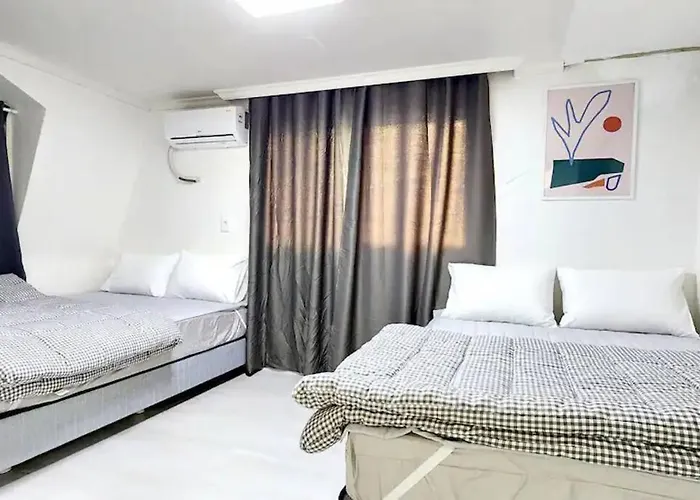 K-4 넓은 공간,3br,4층,엘리베이터 No,홍대, 신촌,루프탑 K4 Seoul