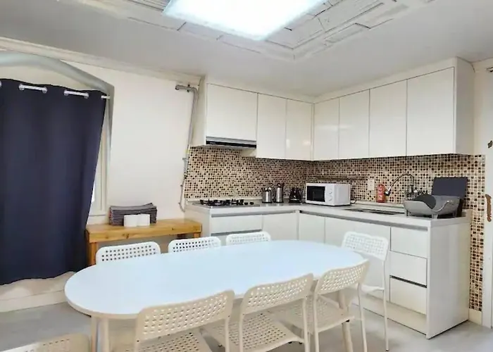K-4 넓은 공간,3br,4층,엘리베이터 No,홍대, 신촌,루프탑 K4 *