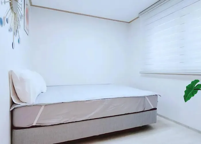 Apartment K-4 넓은 공간,3br,4층,엘리베이터 No,홍대, 신촌,루프탑 K4