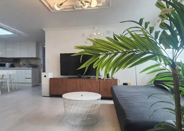 K-4 넓은 공간,3br,4층,엘리베이터 No,홍대, 신촌,루프탑 K4 Apartment *