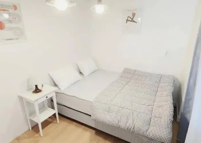 K-4 넓은 공간,3br,4층,엘리베이터 No,홍대, 신촌,루프탑 K4 *