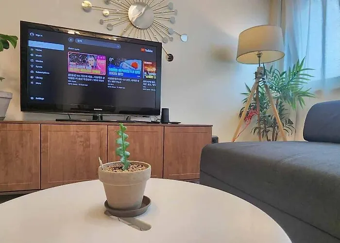 K-4 넓은 공간,3br,4층,엘리베이터 No,홍대, 신촌,루프탑 K4 * Seoul