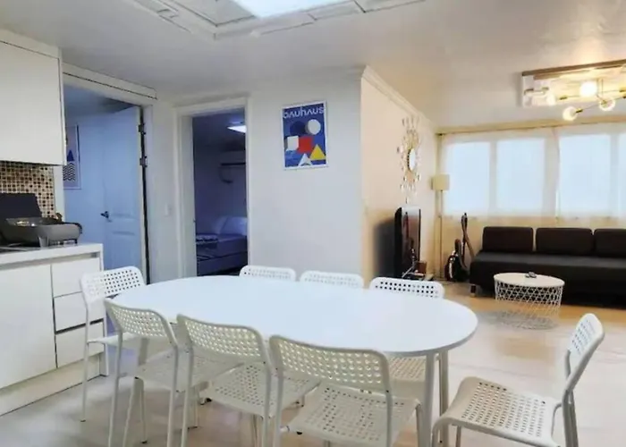 K-4 넓은 공간,3br,4층,엘리베이터 No,홍대, 신촌,루프탑 K4 Seoul