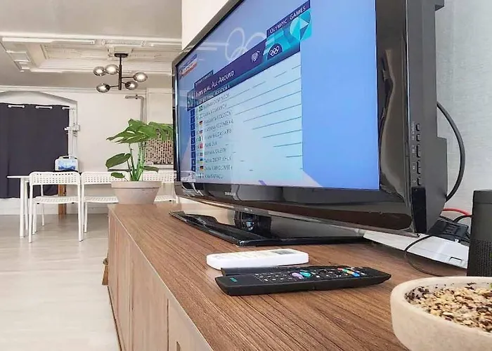 K-4 넓은 공간,3br,4층,엘리베이터 No,홍대, 신촌,루프탑 K4